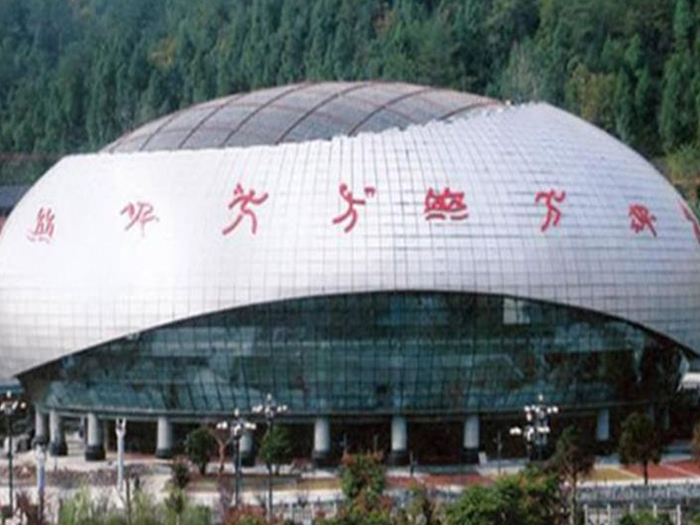 德令哈体育中心球形网架加工安装